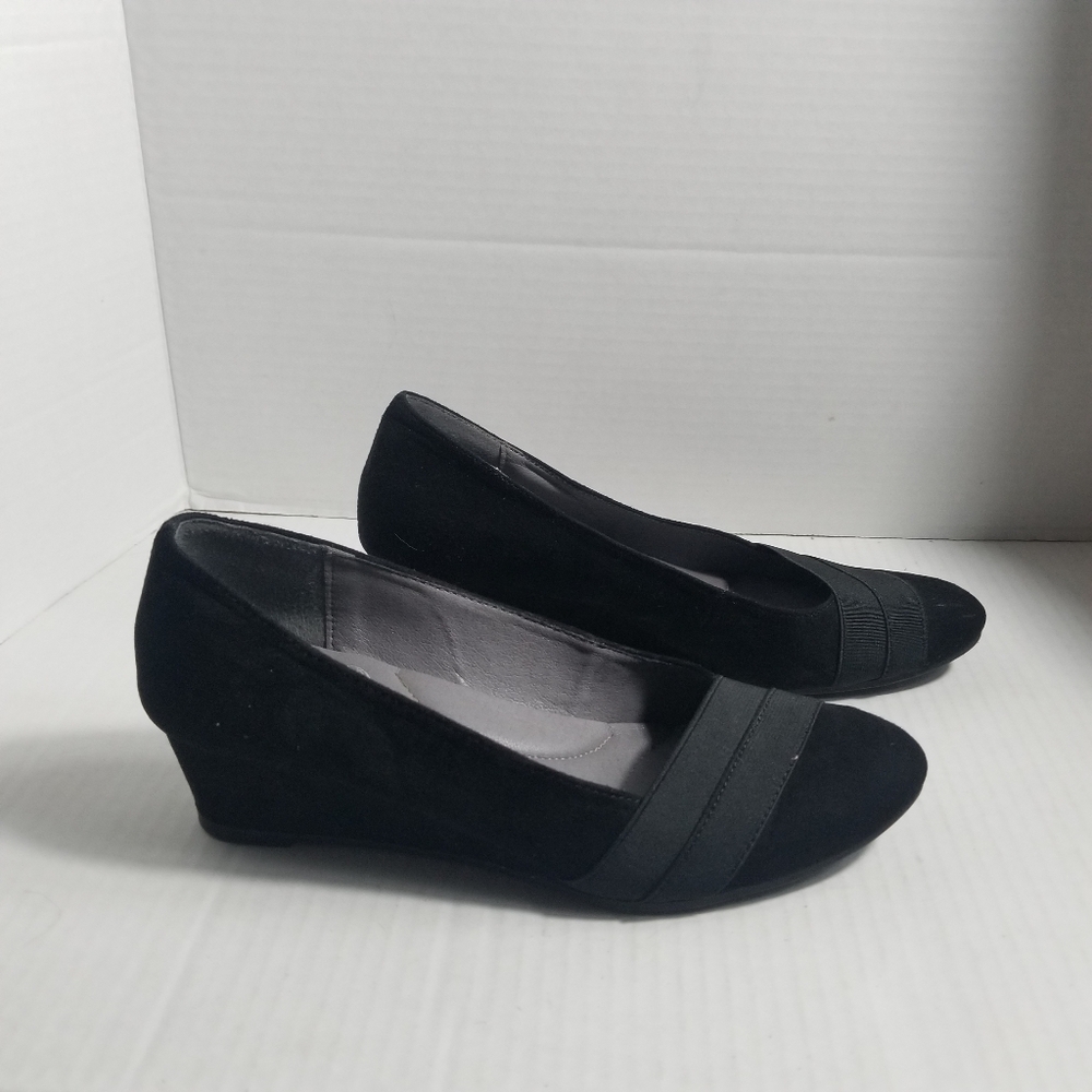 MOOTSIES TOOTSIES BLACK WEDGES SIZE 8